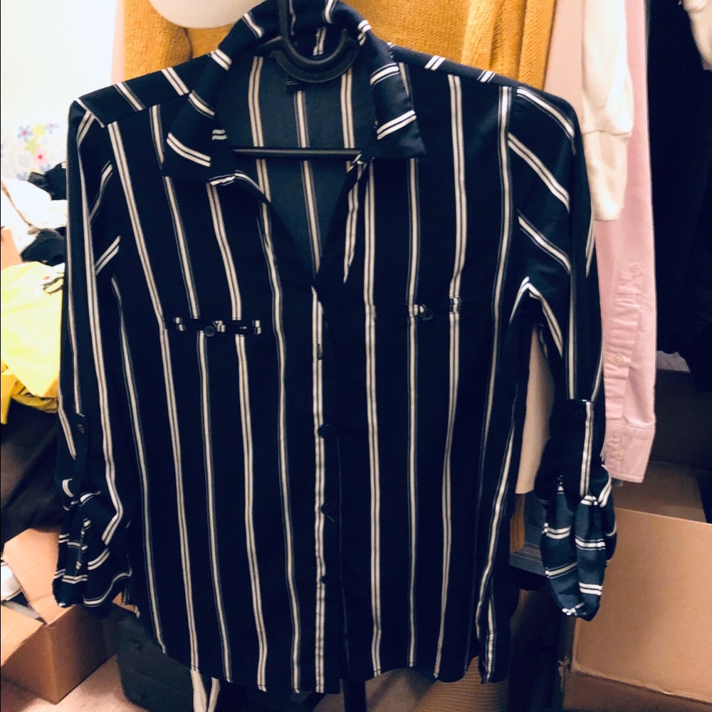 TAGLESS STRIP SHIRT SIZE SMALL